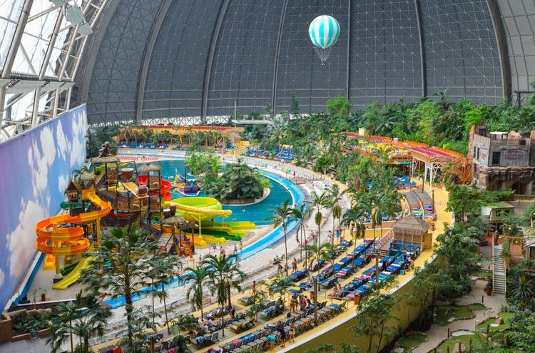 В самом большом аквапарке мира температура круглый год составляет 30°С