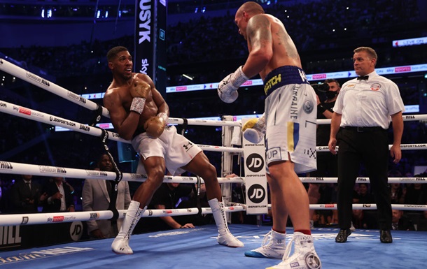 Джошуа спасли от нокаута, дав гонг раньше времени в бою против Усика