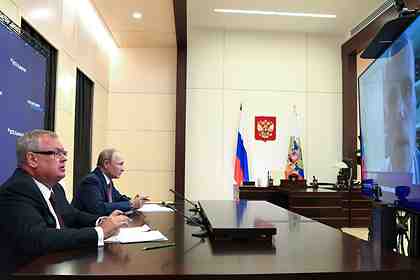 Президент России Владимир Путин и председатель правления ВТБ Андрей Костин