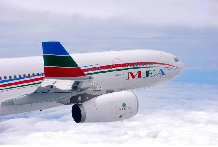 При заходе на посадку в пассажирский самолет попала шальная пуля