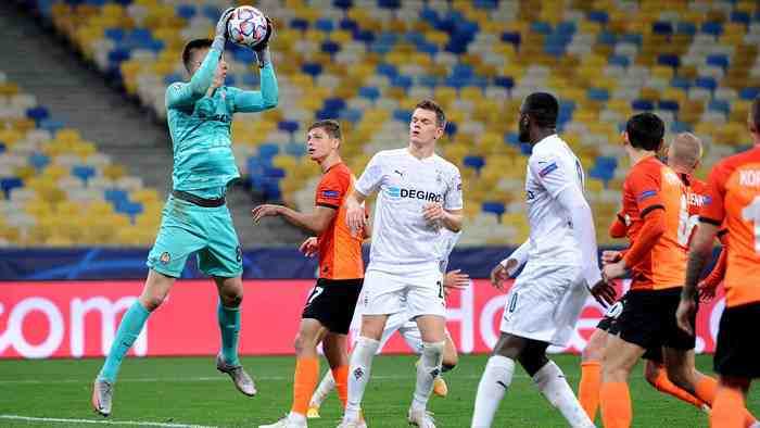 Боруссия М уничтожила Шахтер