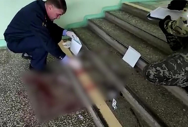 Следователи на месте стрельбы в Пермском госуниверситете