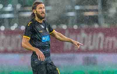 Чигринский и еще два игрока АЕКа заразились коронавирусом