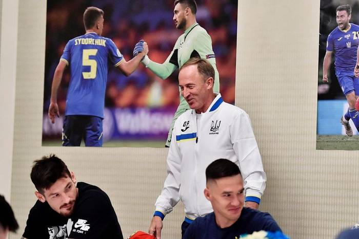 Александр Петраков с игроками сборной Украины
