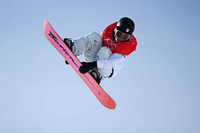 Аюму Хирано во время выступления