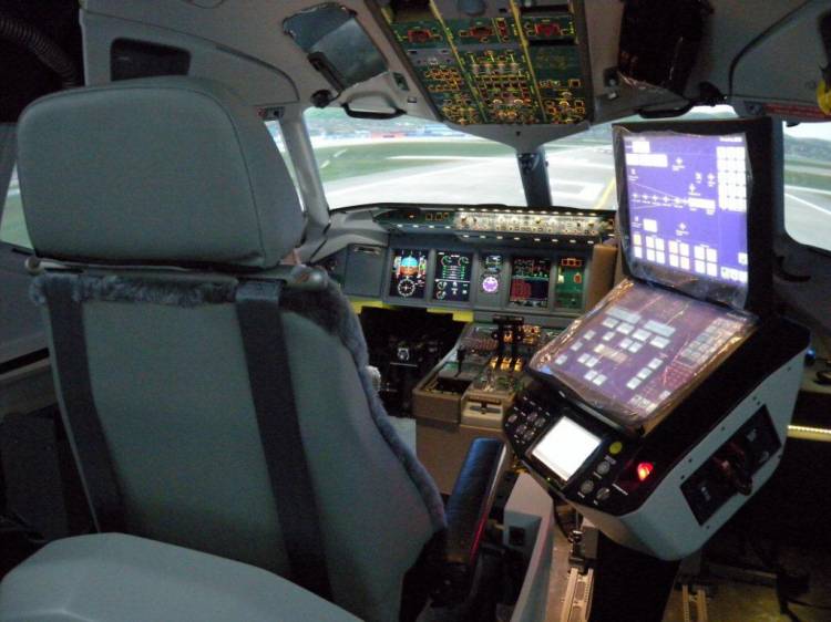 Первому полету российского Sukhoi Superjet 100 сегодня исполнилось 15 лет