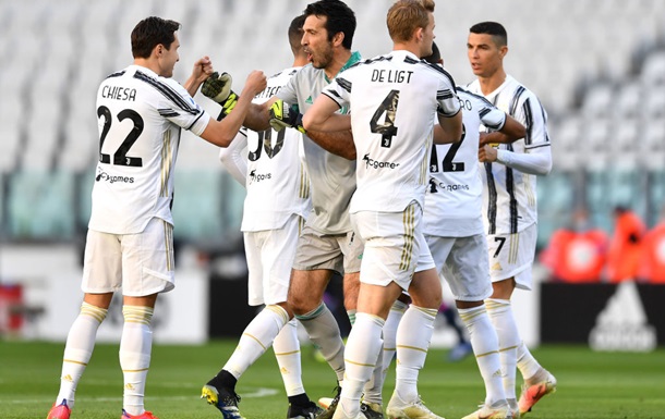 Ювентус в напряженном матче обыграл Наполи