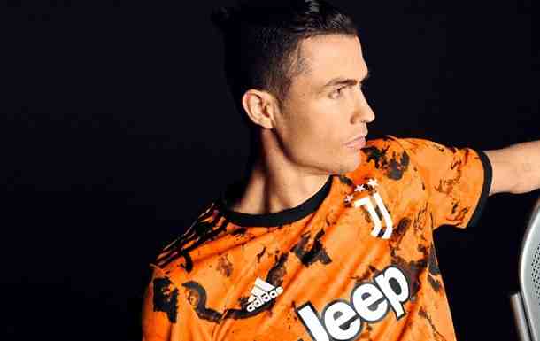 Ювентус представил оранжевую форму на сезон