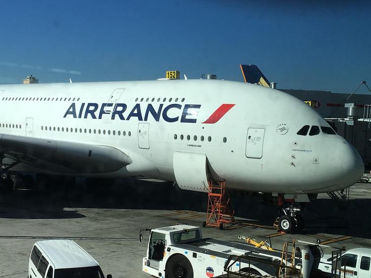 Два пилота Air France подрались в воздухе и были отстранены от работы