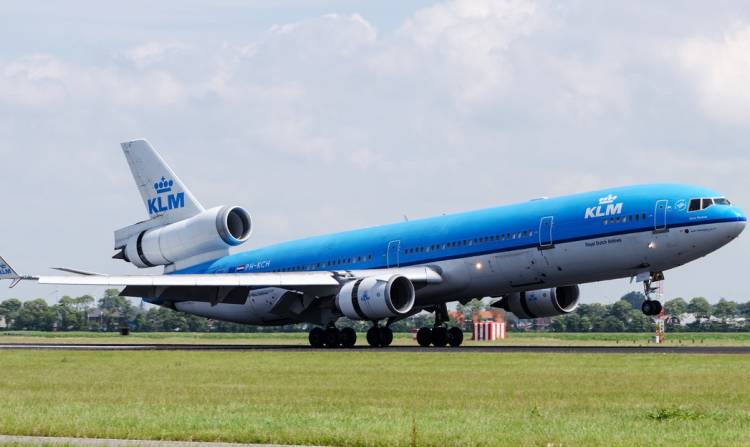 Почему потерпел неудачу трехмоторный вариант лайнера Boeing 747?
