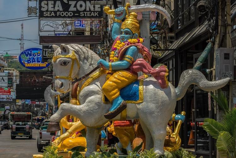 Рост случаев COVID-19 в Таиланде может нарушить планы по возобновлению туризма