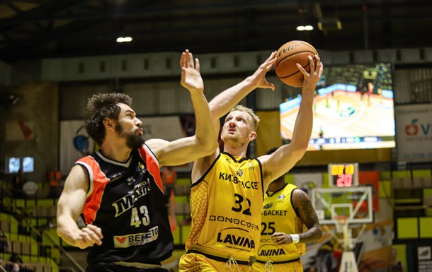 Данк Близнюка, блок от Янга - среди лучших моментов первых игр плей-офф Суперлиги