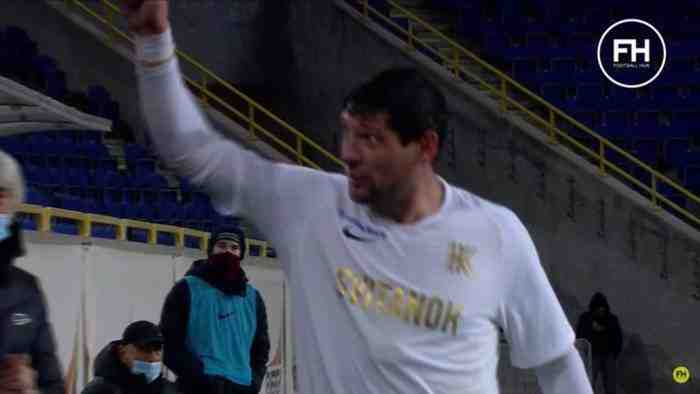 Селезнев забивает "стрелку" фанату / кадр из трансляции