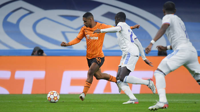 Тете в матче против Реала