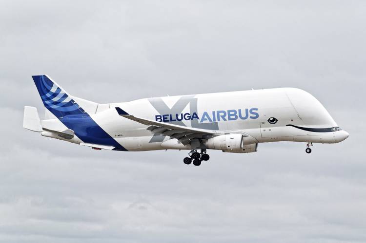 Грузовой лайнер Beluga доставит спутник через океан из Франции в США